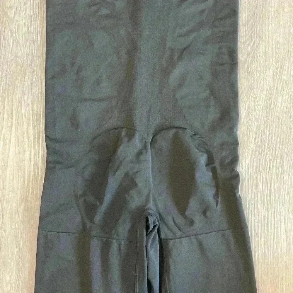 Spanx OnCore Black High Waisted Mid-Thigh Shaper Short Tummy Thigh Shapewear L